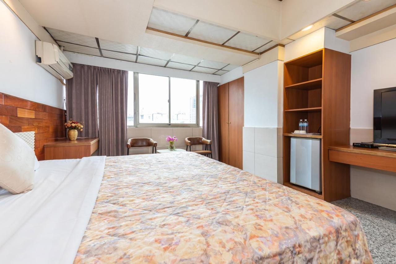 Yi Pin Business Hotel Taoyuan Exterior foto