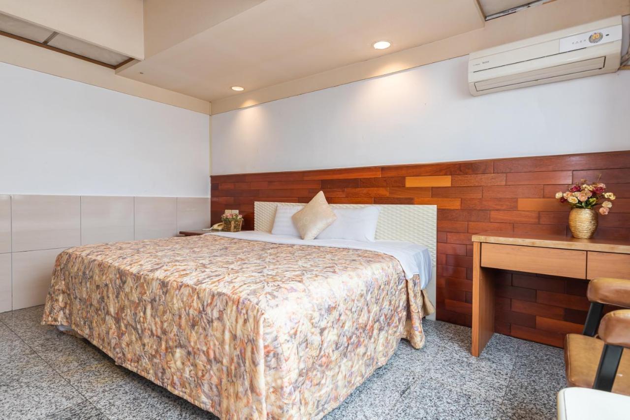 Yi Pin Business Hotel Taoyuan Exterior foto