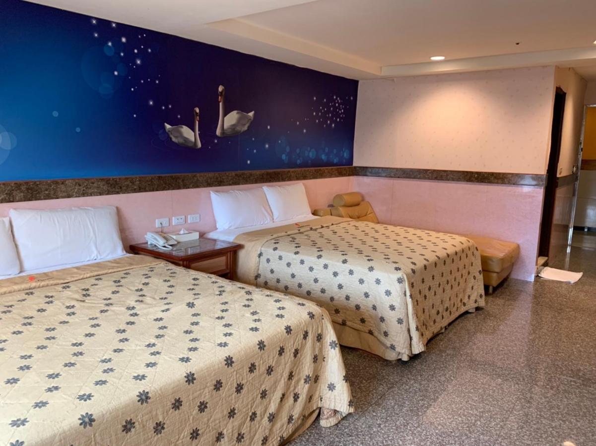Yi Pin Business Hotel Taoyuan Exterior foto