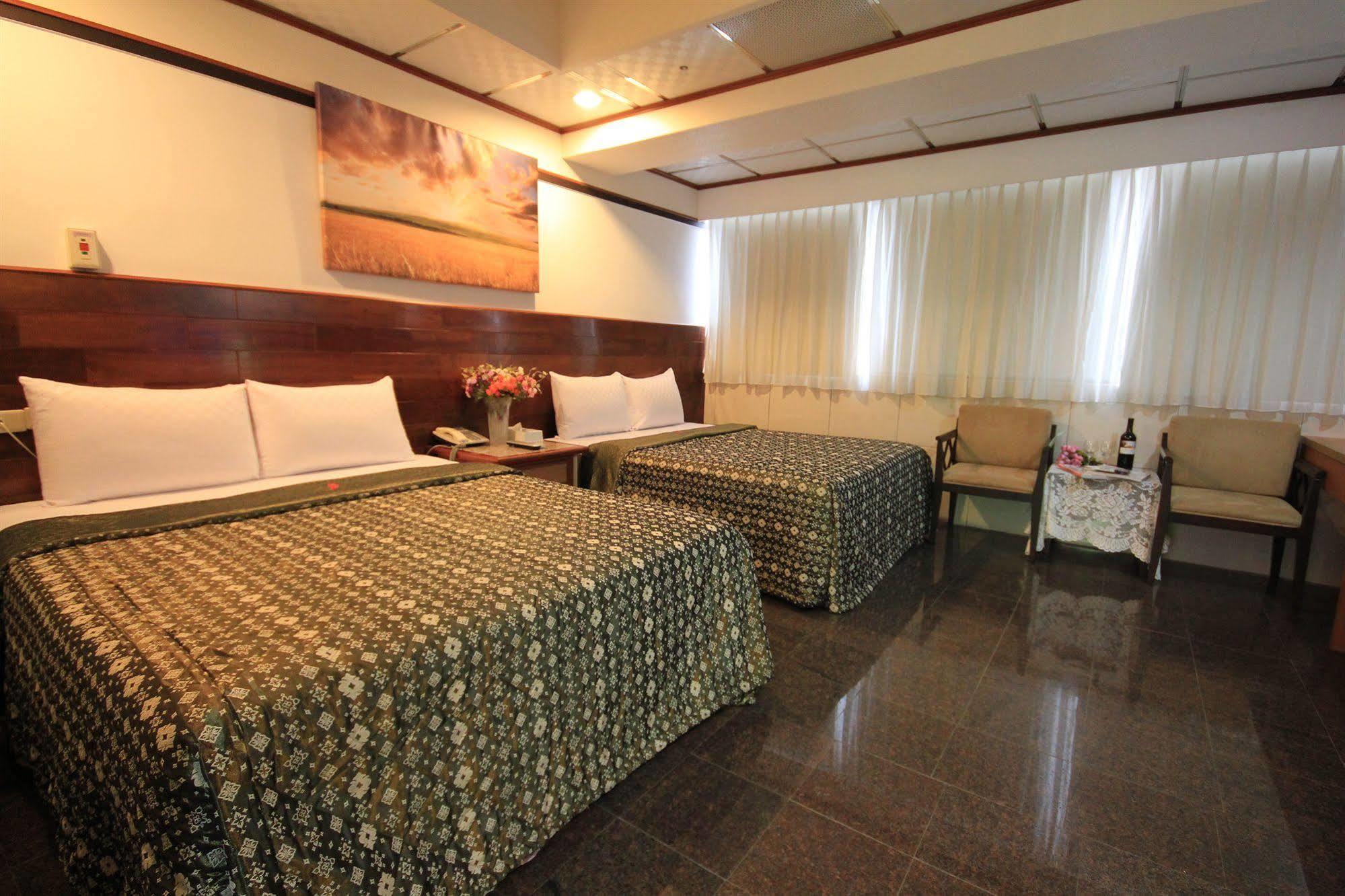 Yi Pin Business Hotel Taoyuan Exterior foto